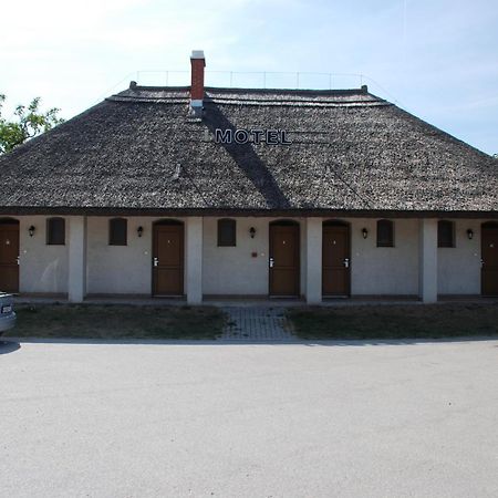 Tekergo Motel Es Etterem Веленце Экстерьер фото