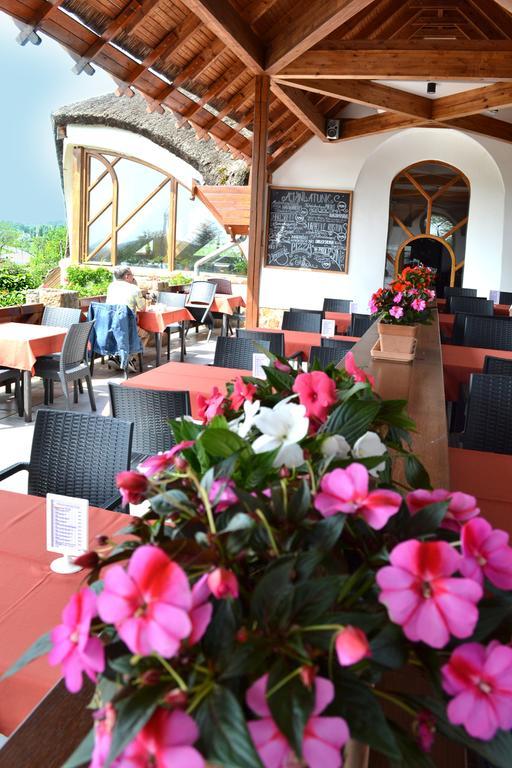 Tekergo Motel Es Etterem Веленце Экстерьер фото