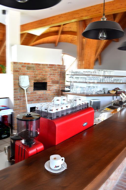 Tekergo Motel Es Etterem Веленце Экстерьер фото