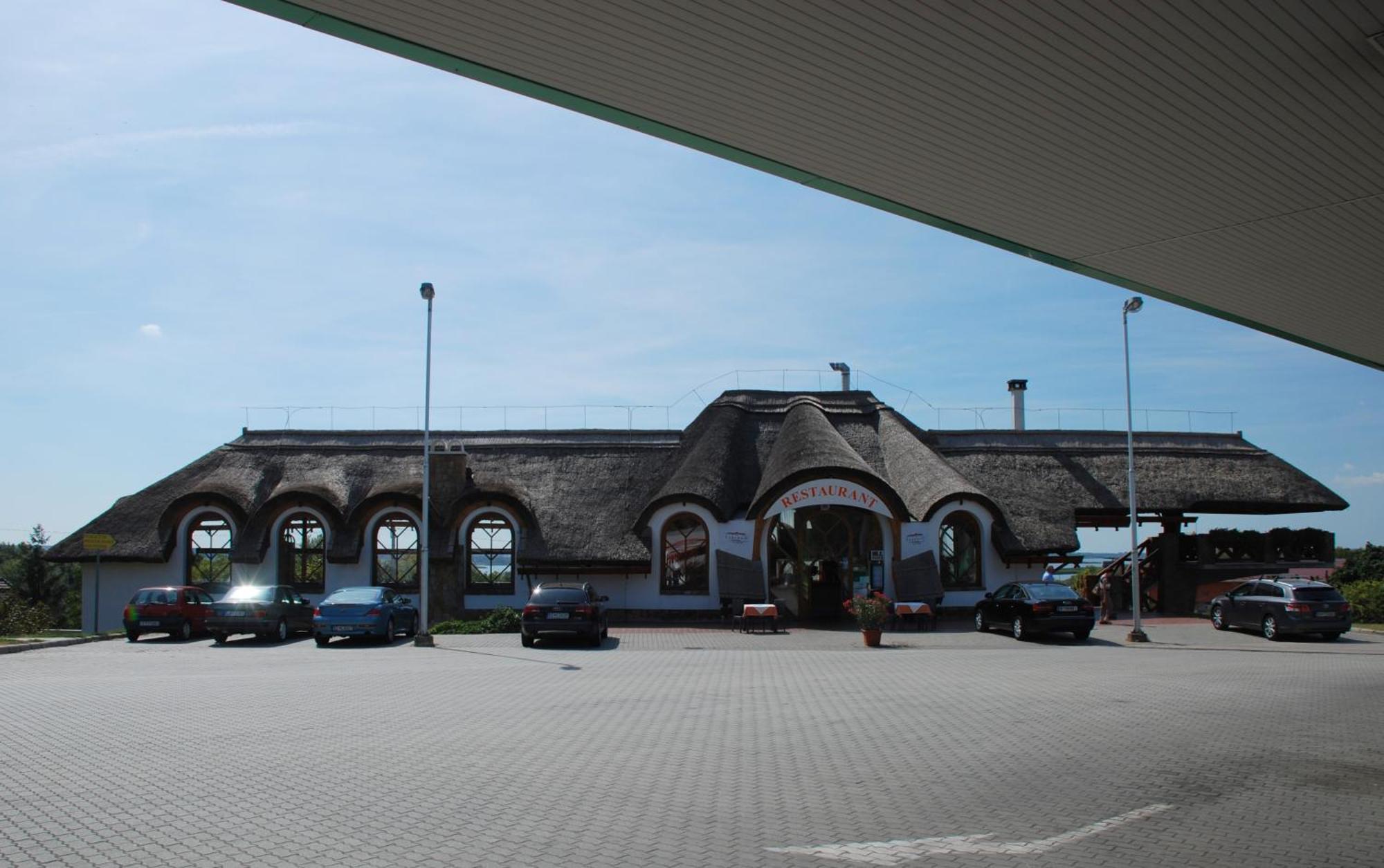 Tekergo Motel Es Etterem Веленце Экстерьер фото