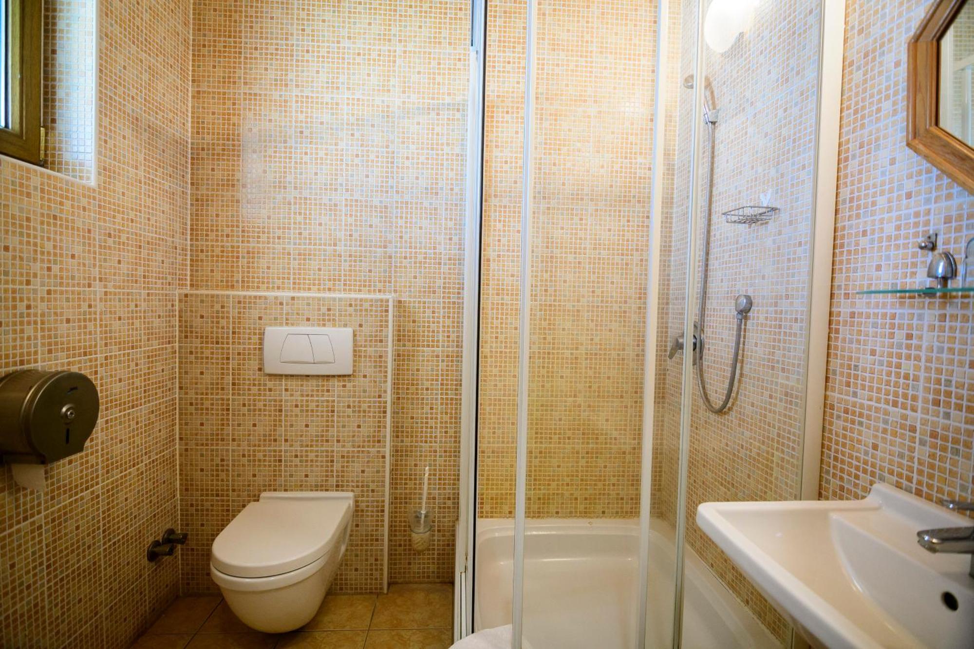 Tekergo Motel Es Etterem Веленце Экстерьер фото