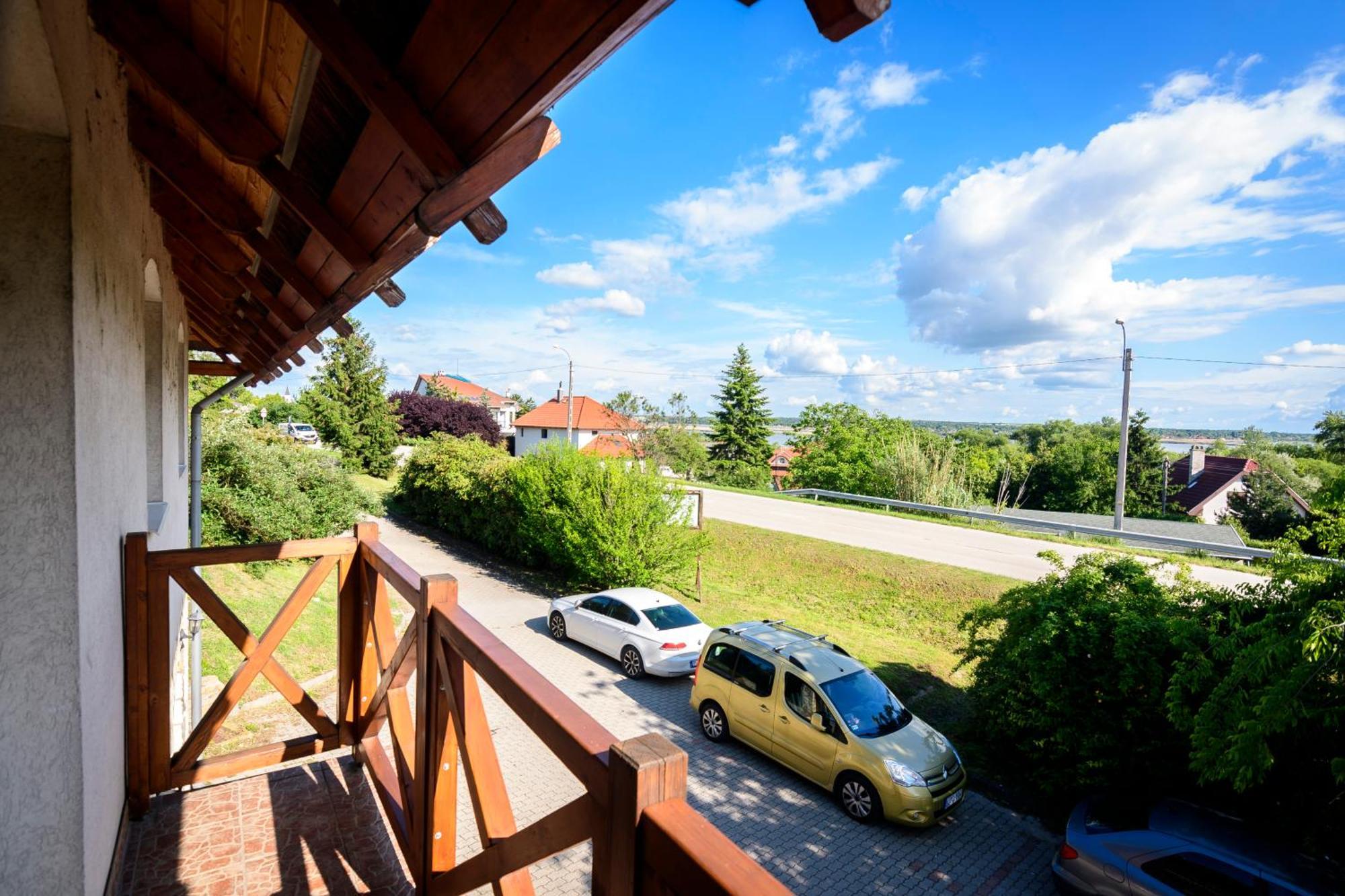 Tekergo Motel Es Etterem Веленце Экстерьер фото