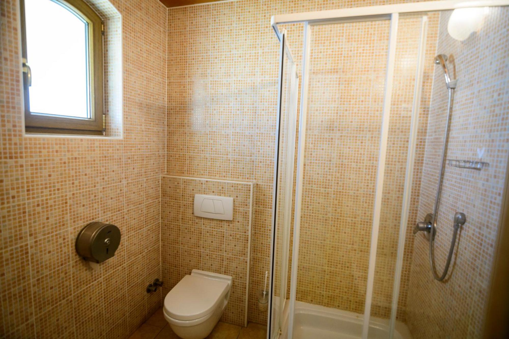 Tekergo Motel Es Etterem Веленце Экстерьер фото