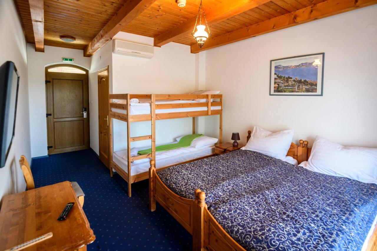 Tekergo Motel Es Etterem Веленце Экстерьер фото